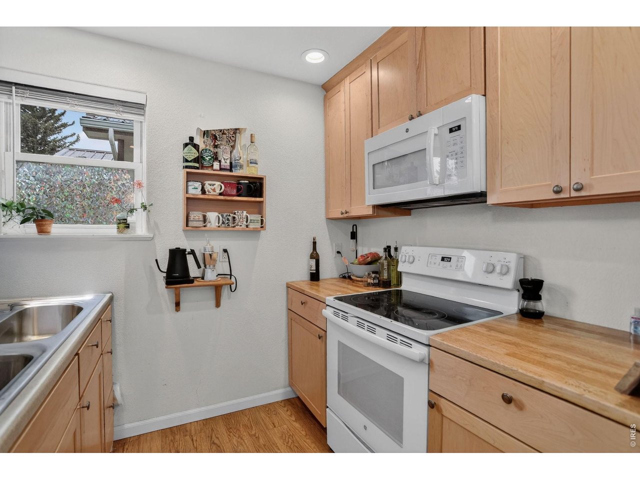 185 E 2nd St