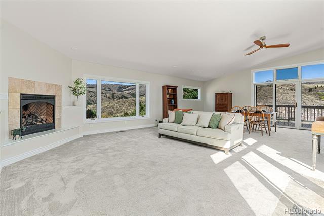319 Camino Bosque