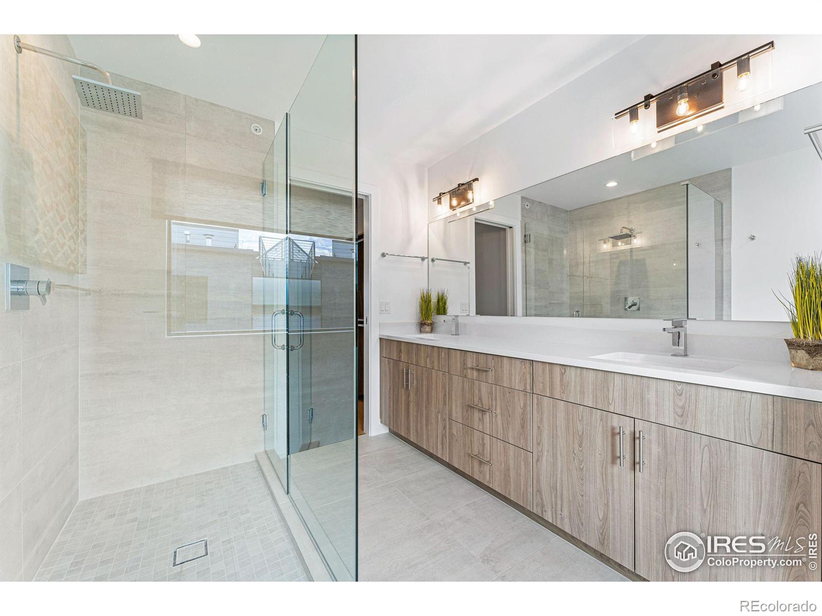 2465 Walnut Street Unit: 11