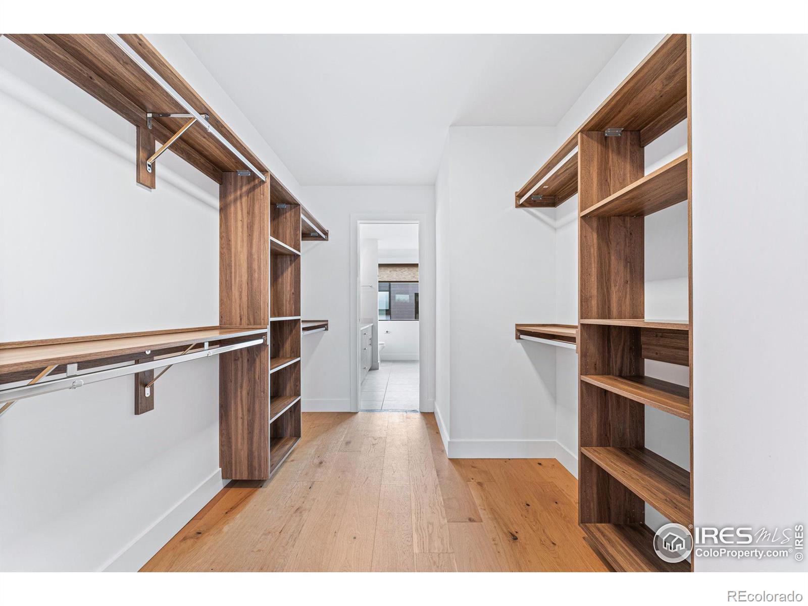 2465 Walnut Street Unit: 11