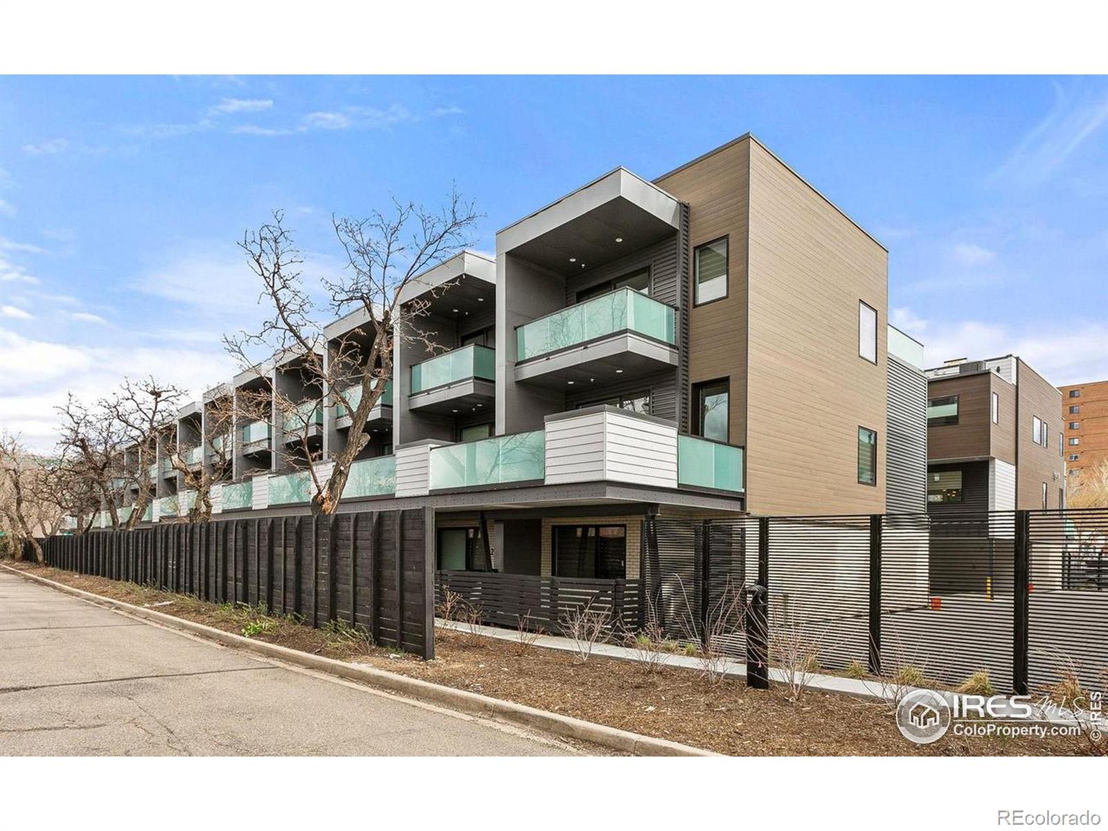 2465 Walnut Street Unit: 11