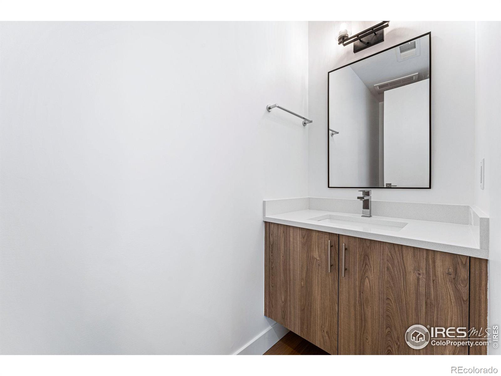 2465 Walnut Street Unit: 11