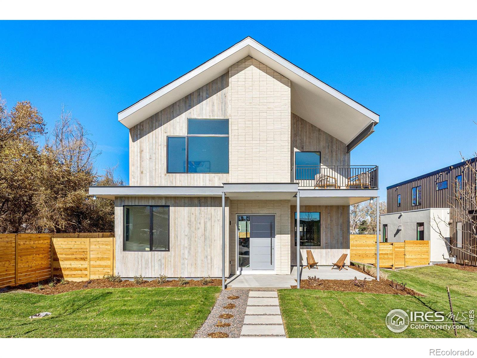 2115 Vine Avenue