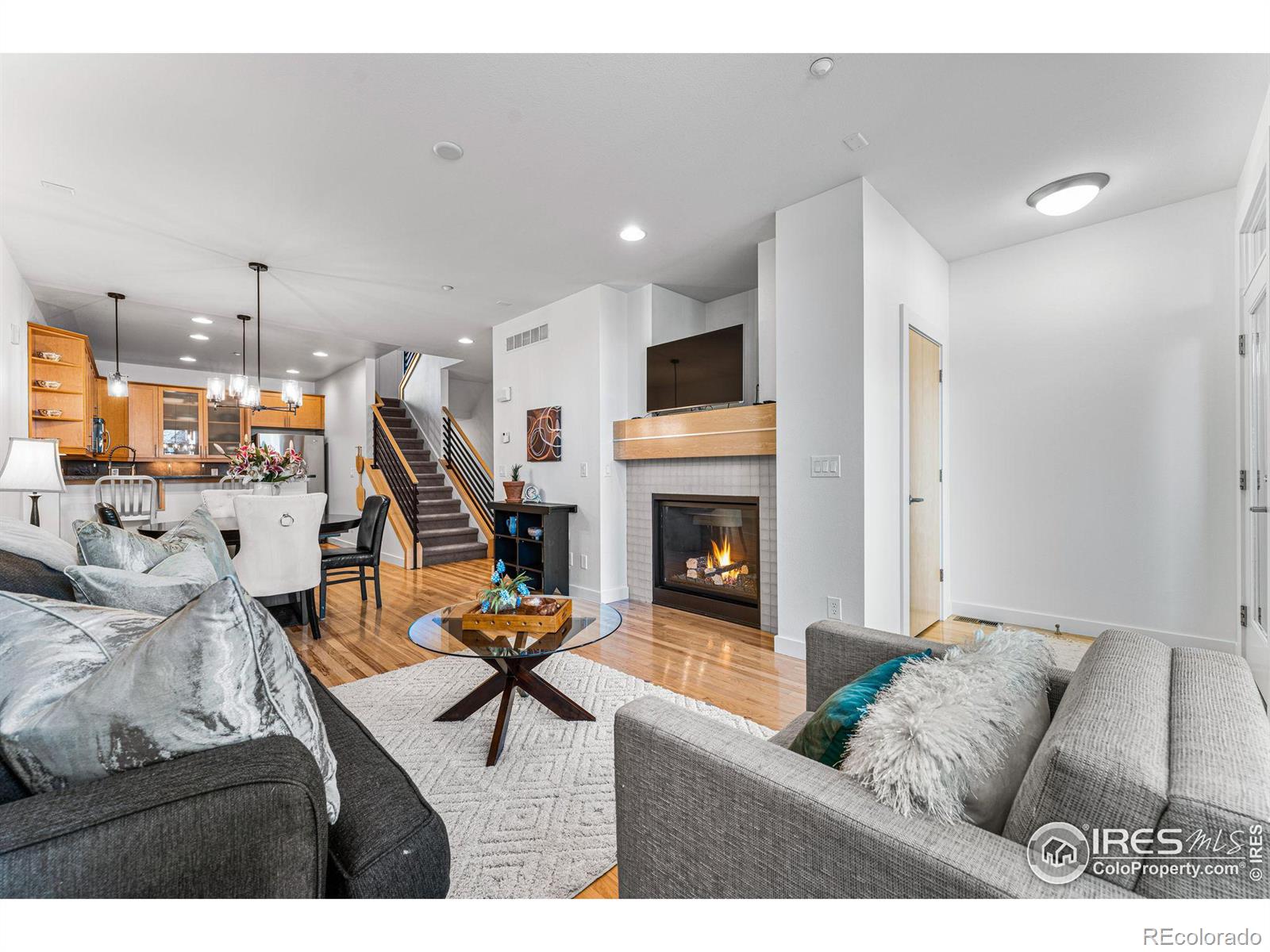 3694 Pinedale Street