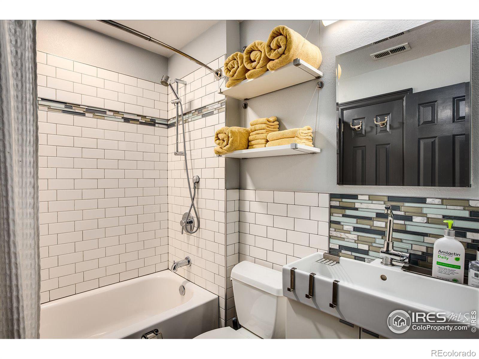 6036 Gunbarrel Avenue Unit: D