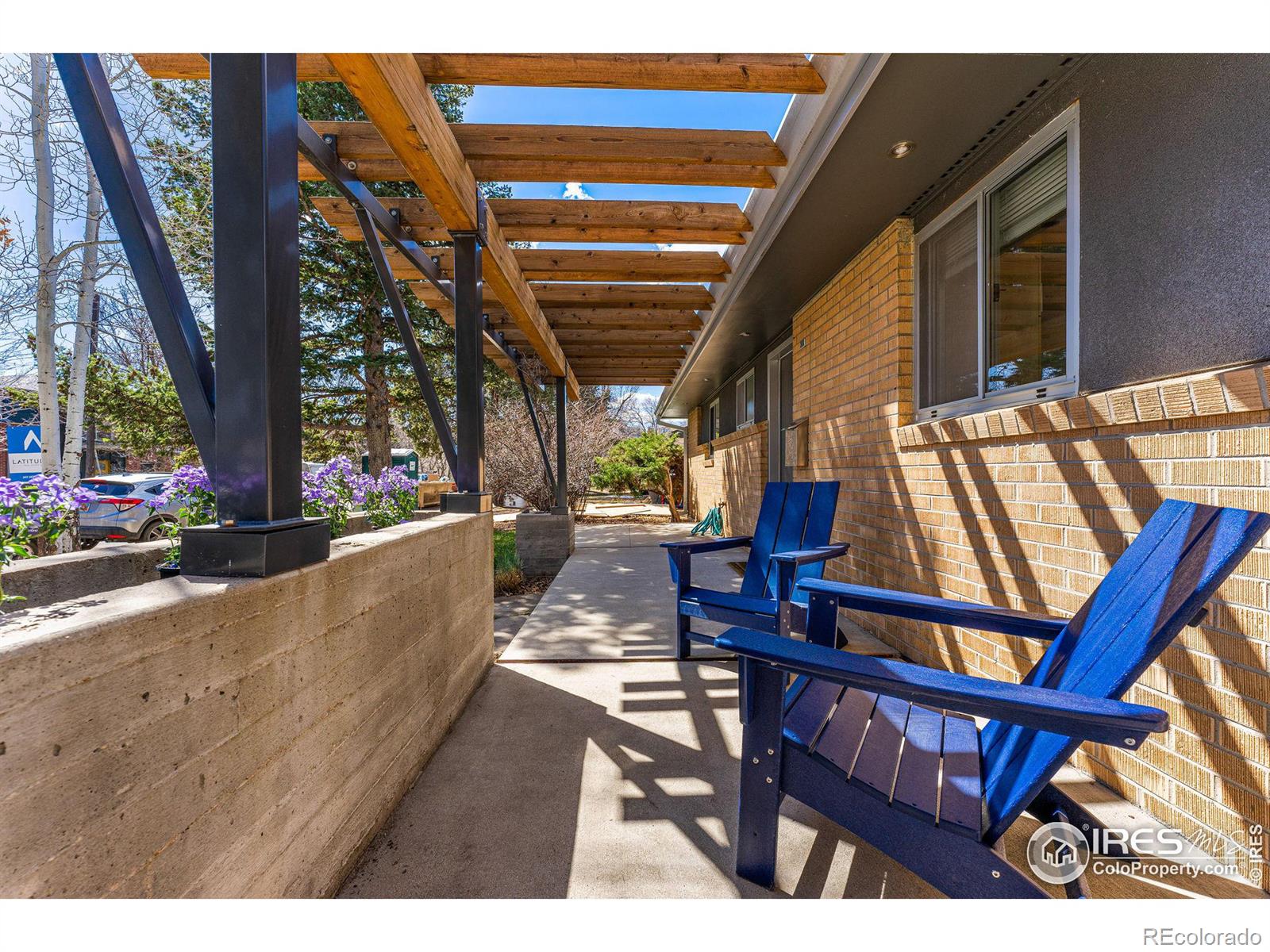 2260 Nicholl Street E