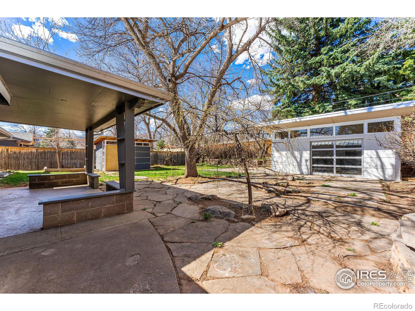 2260 Nicholl Street E