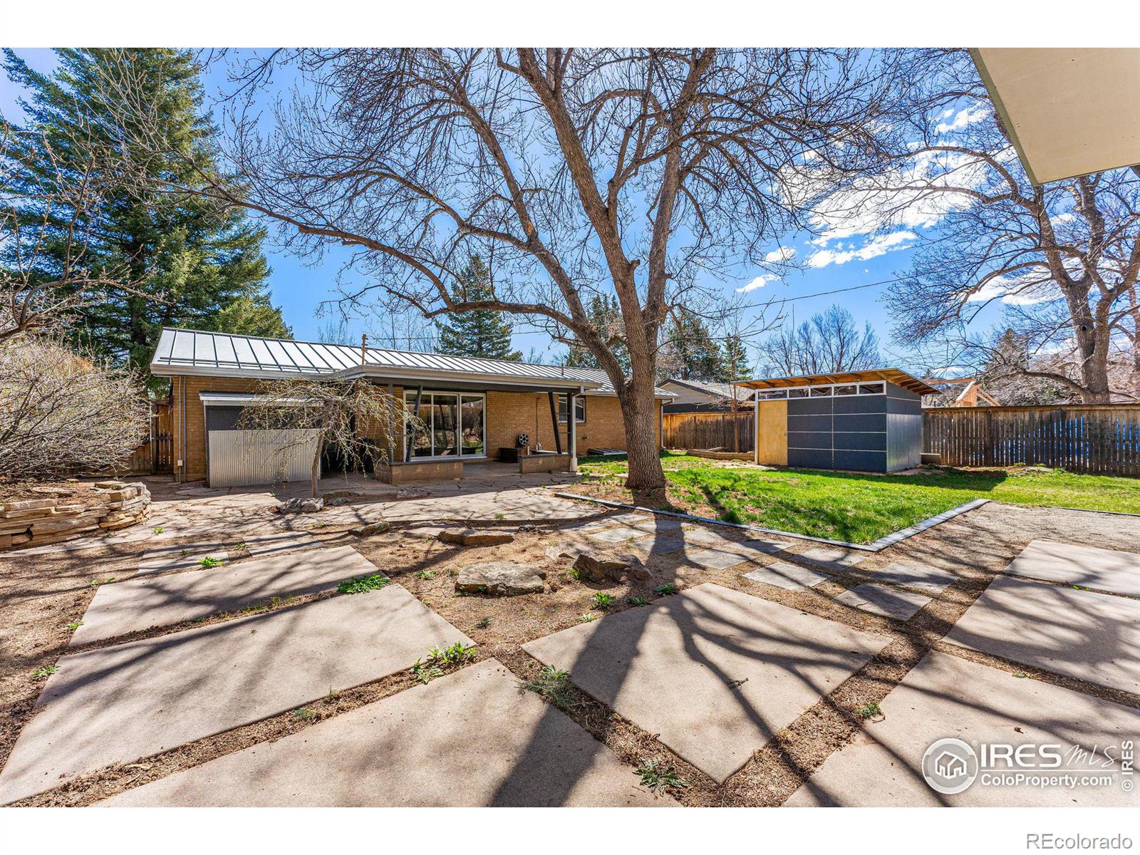 2260 Nicholl Street E