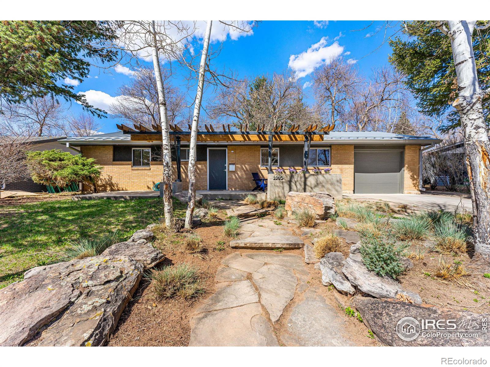 2260 Nicholl Street E