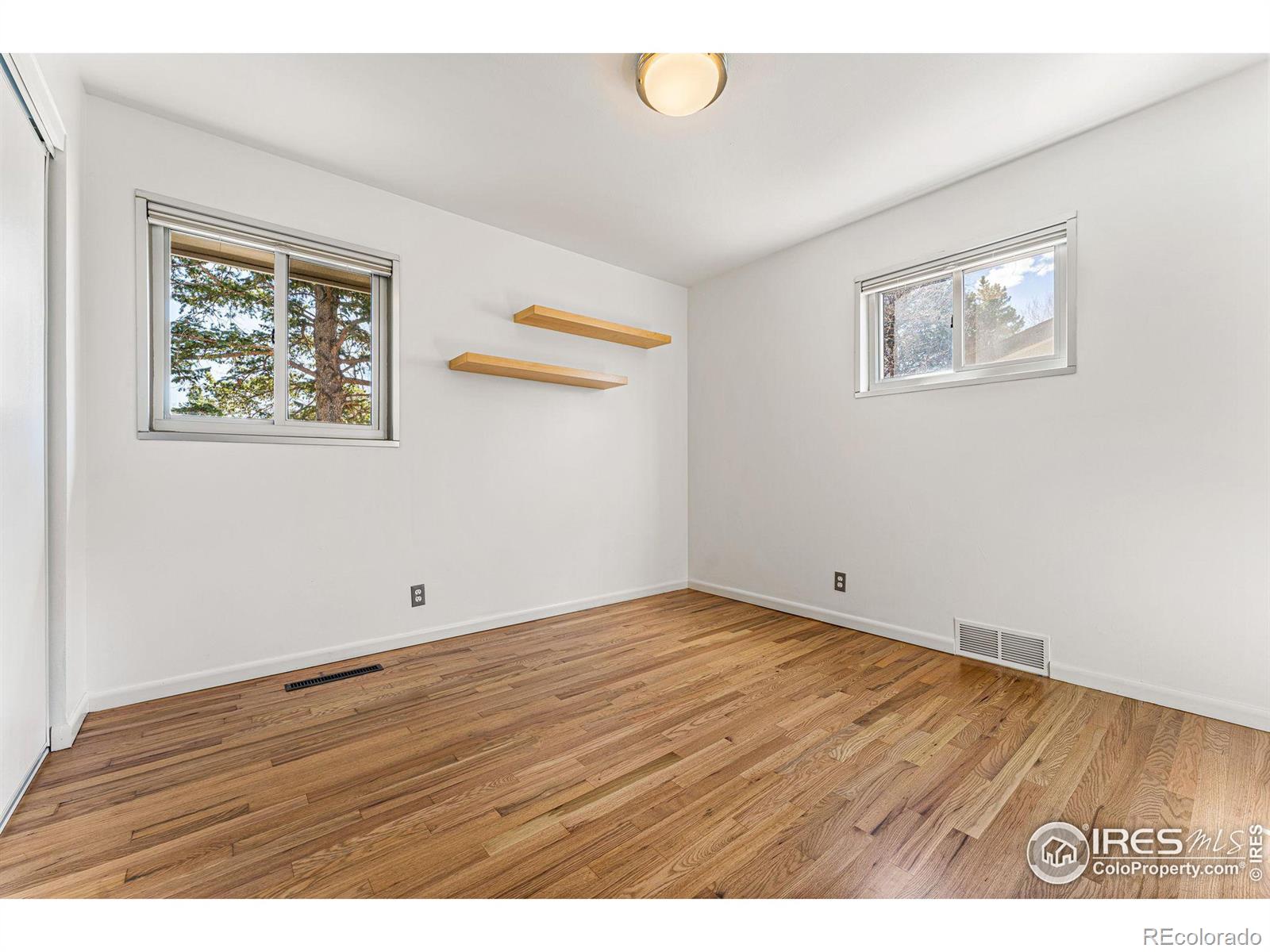 2260 Nicholl Street E