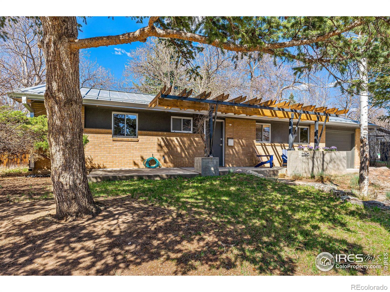 2260 Nicholl Street E