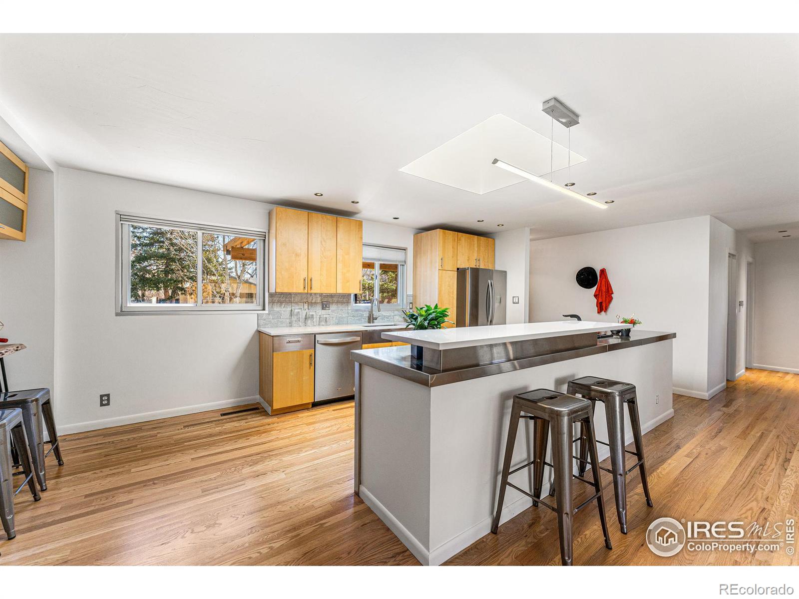 2260 Nicholl Street E