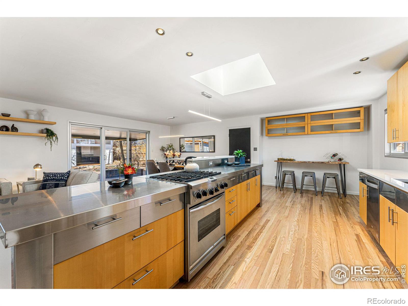 2260 Nicholl Street E