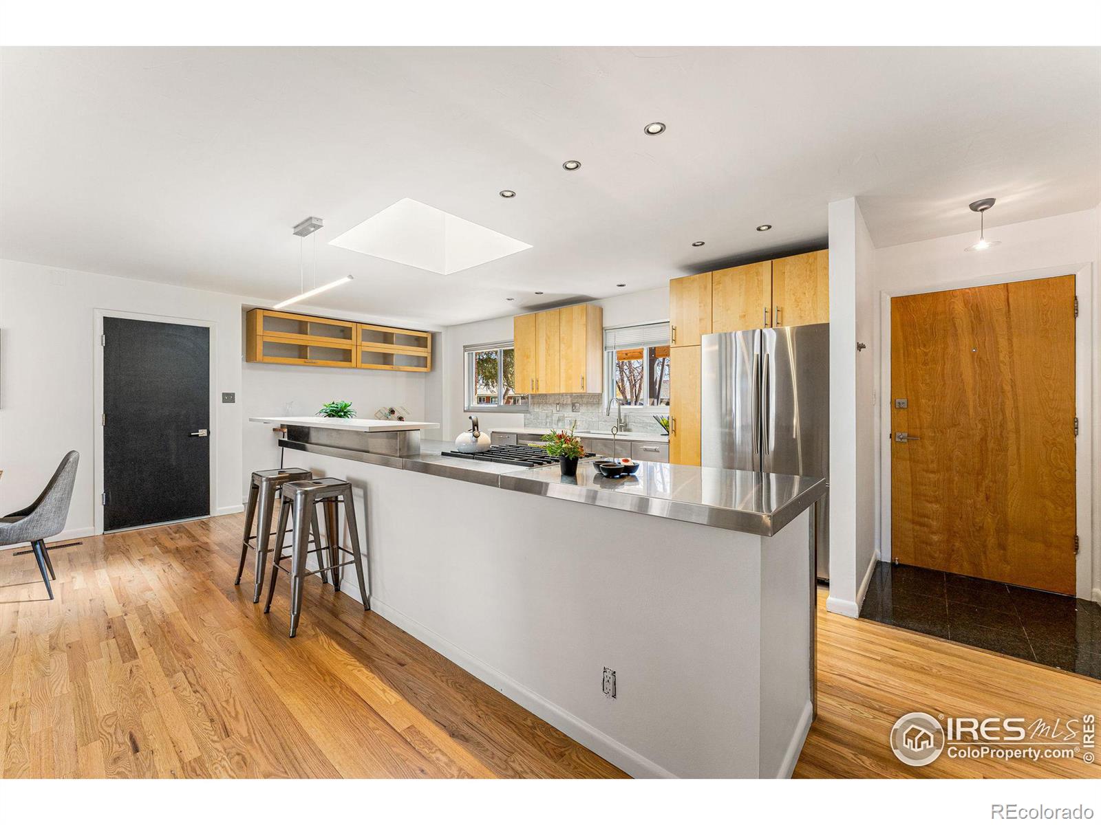 2260 Nicholl Street E