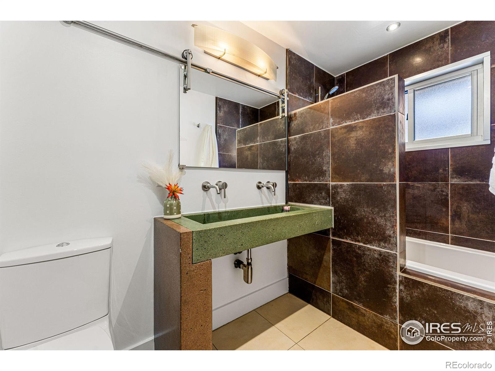 2260 Nicholl Street E