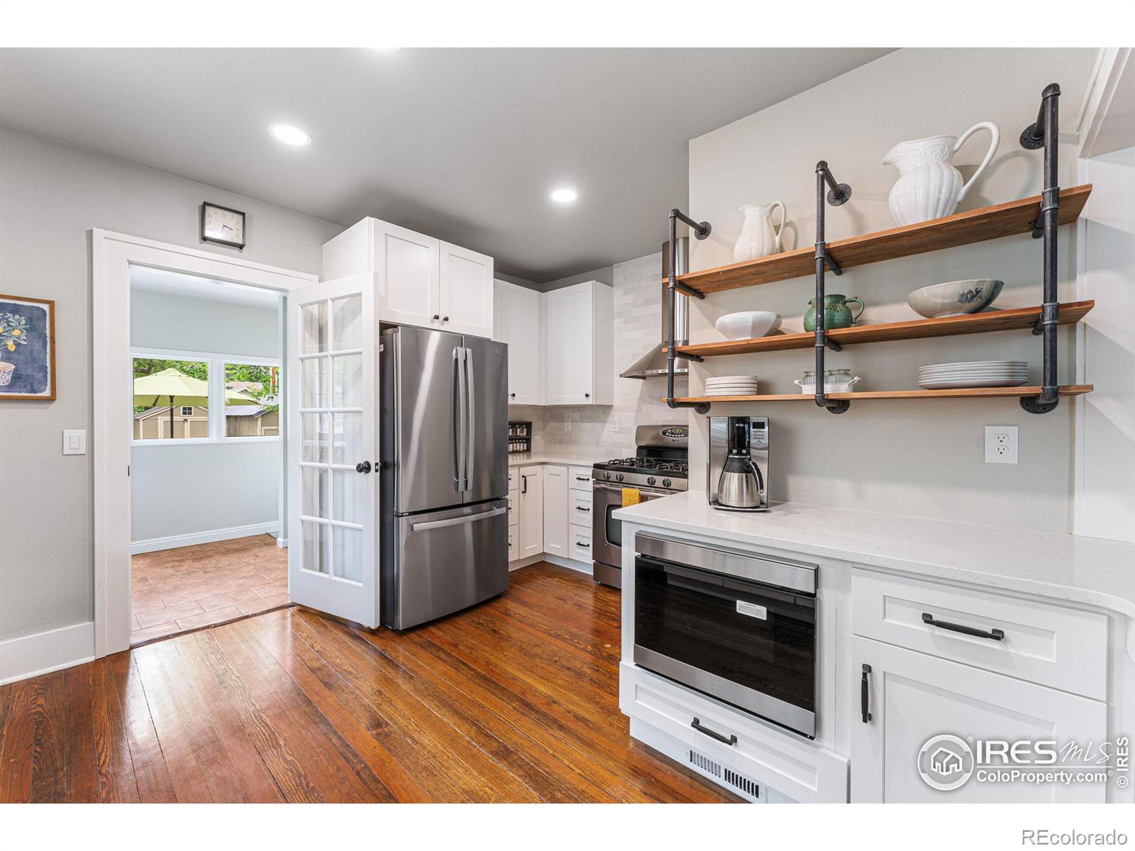 725 E 4th Street