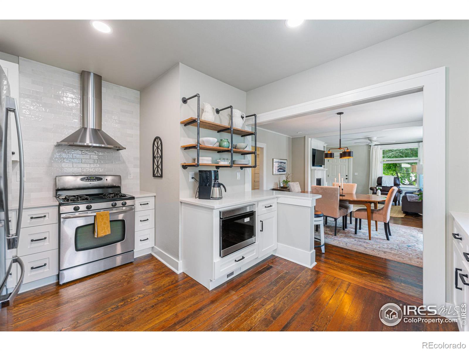 725 E 4th Street