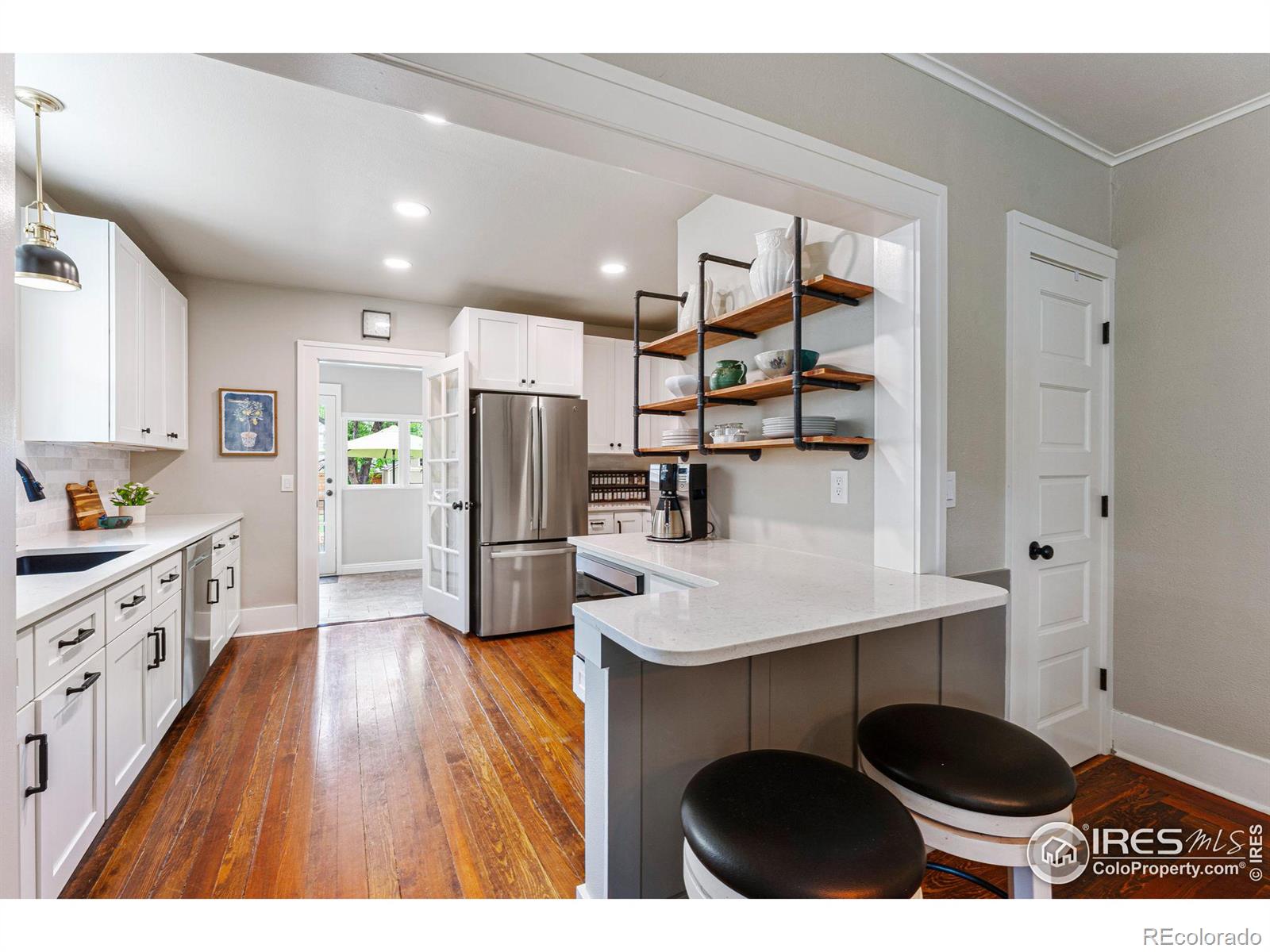 725 E 4th Street