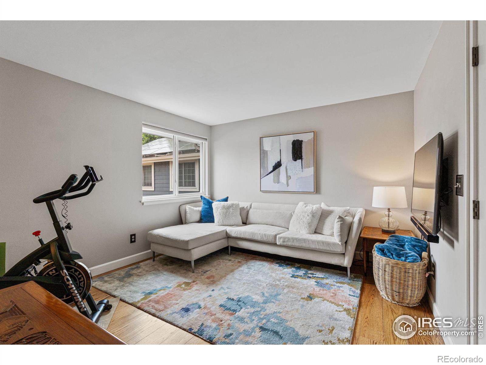 3887 Paseo del Prado