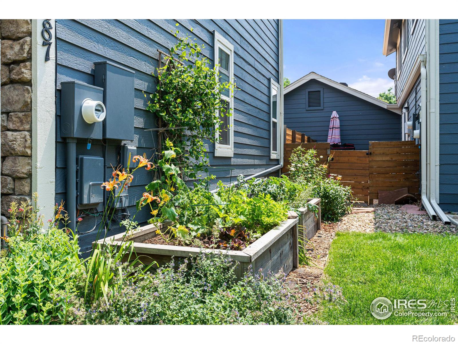 3887 Paseo del Prado