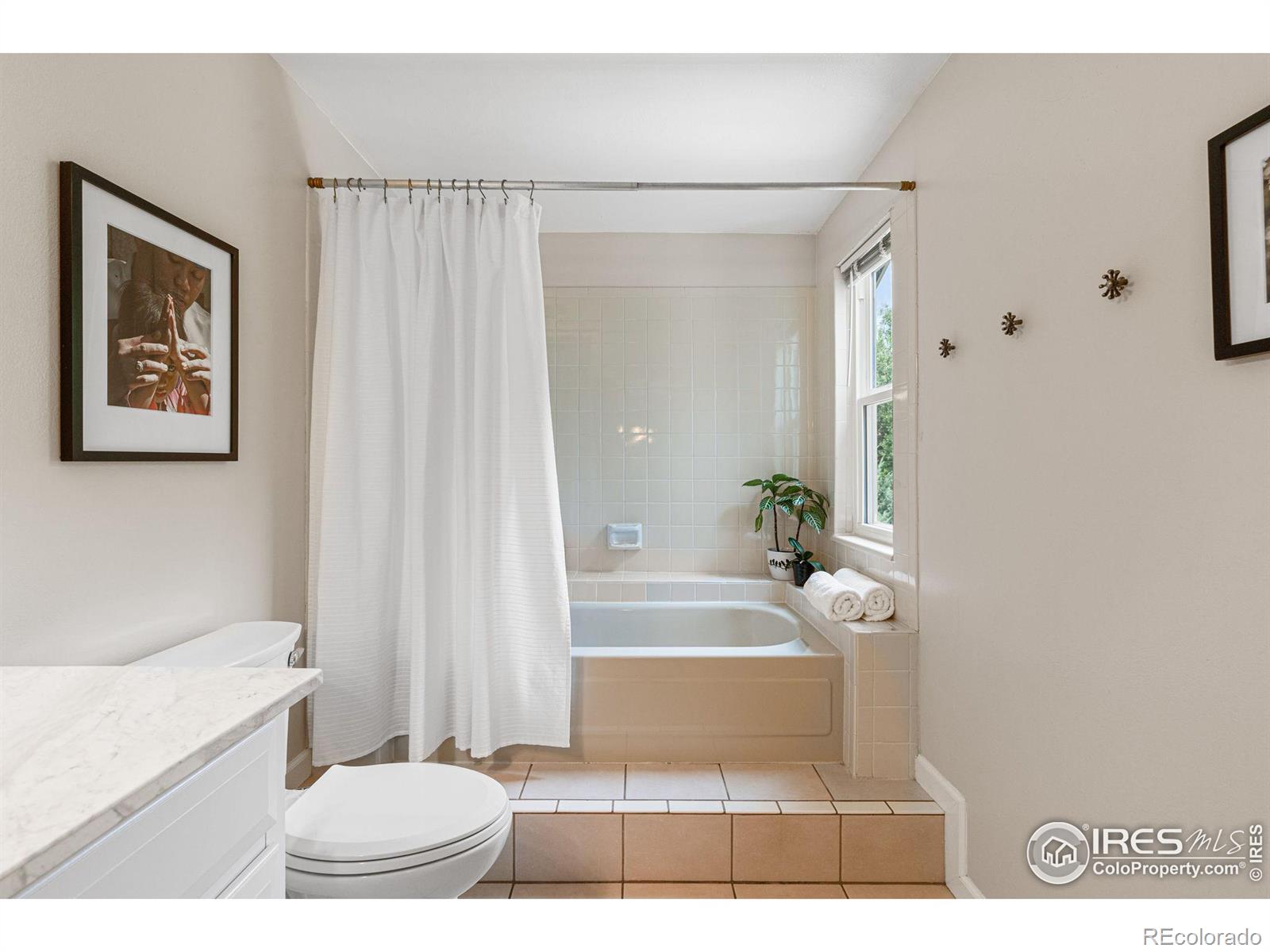3887 Paseo del Prado