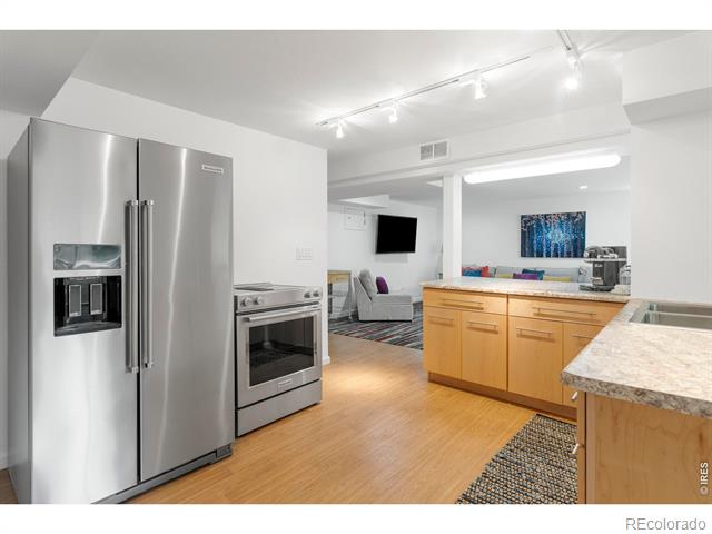 932 Locust Avenue