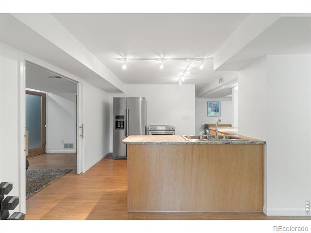 932 Locust Avenue