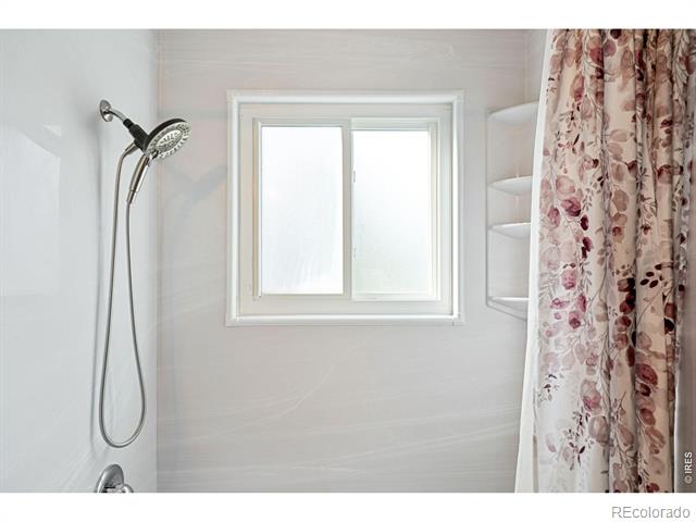 6322 W 115th Place