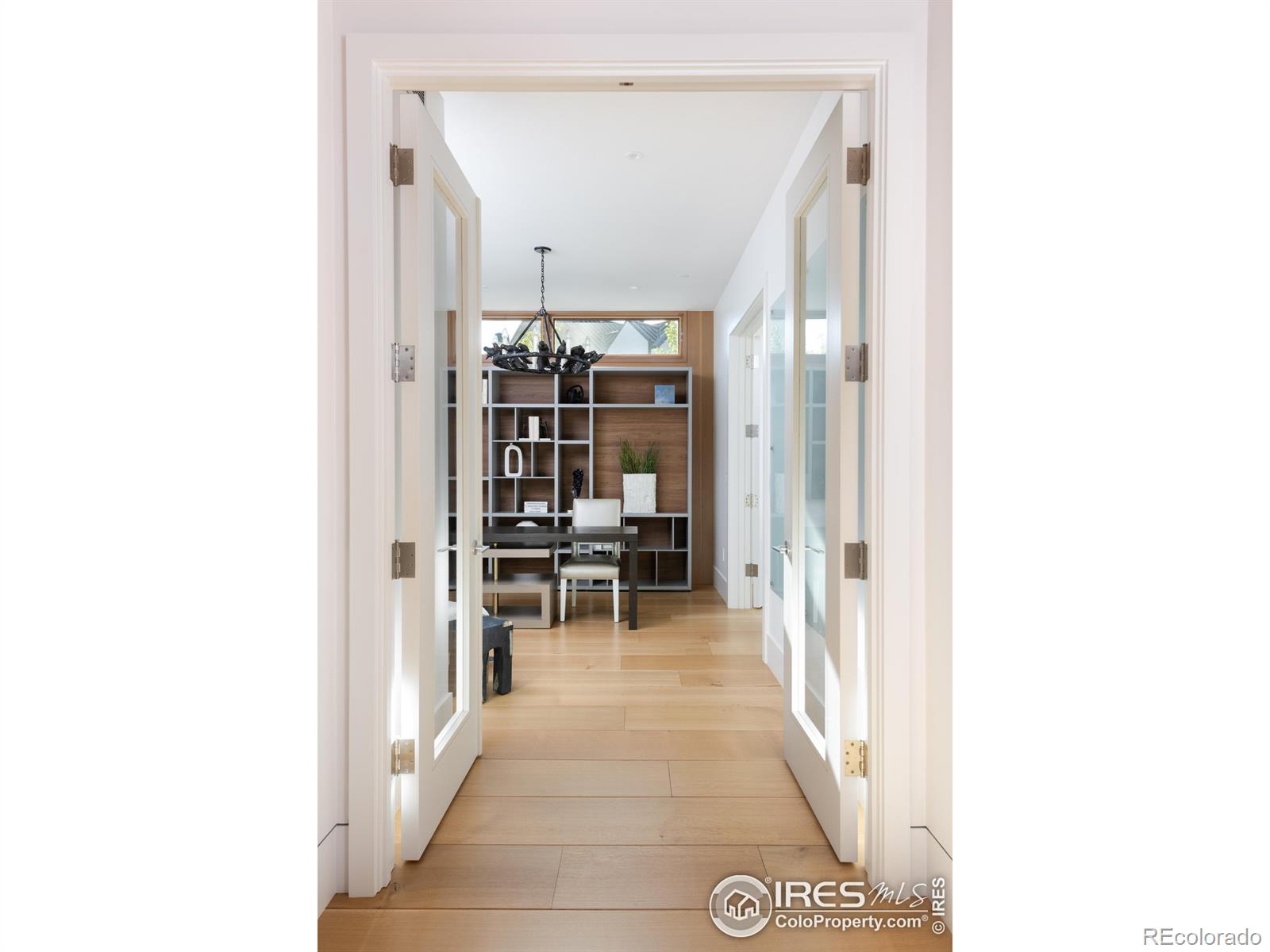 1505 Sunset Boulevard