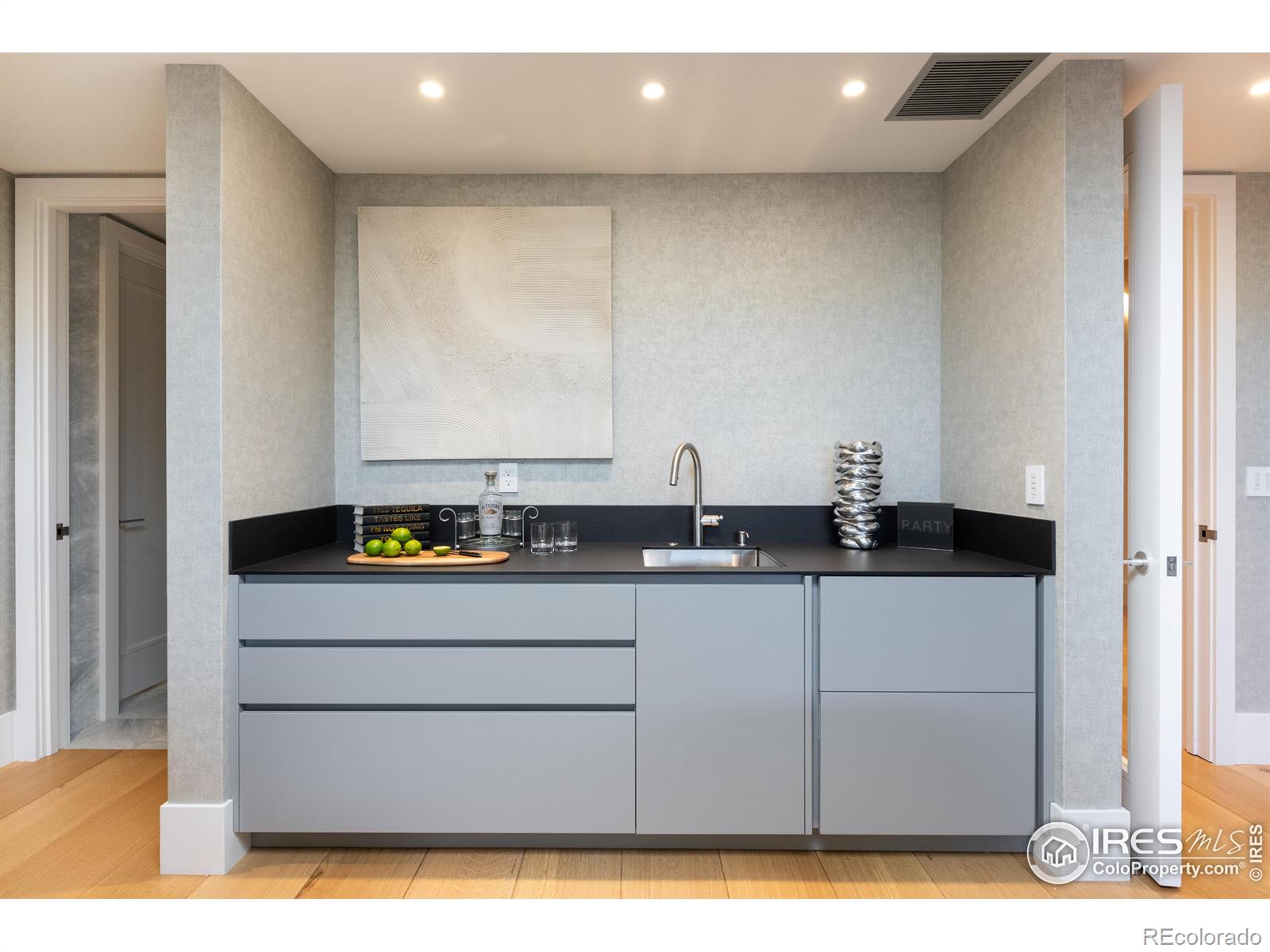 1505 Sunset Boulevard