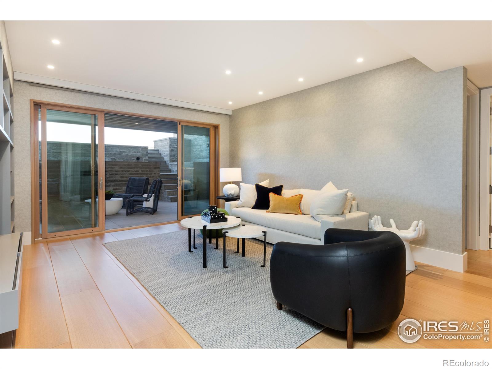 1505 Sunset Boulevard