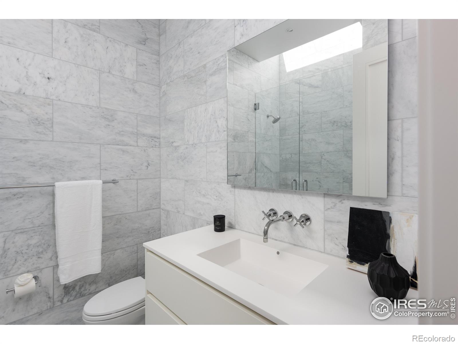 1505 Sunset Boulevard