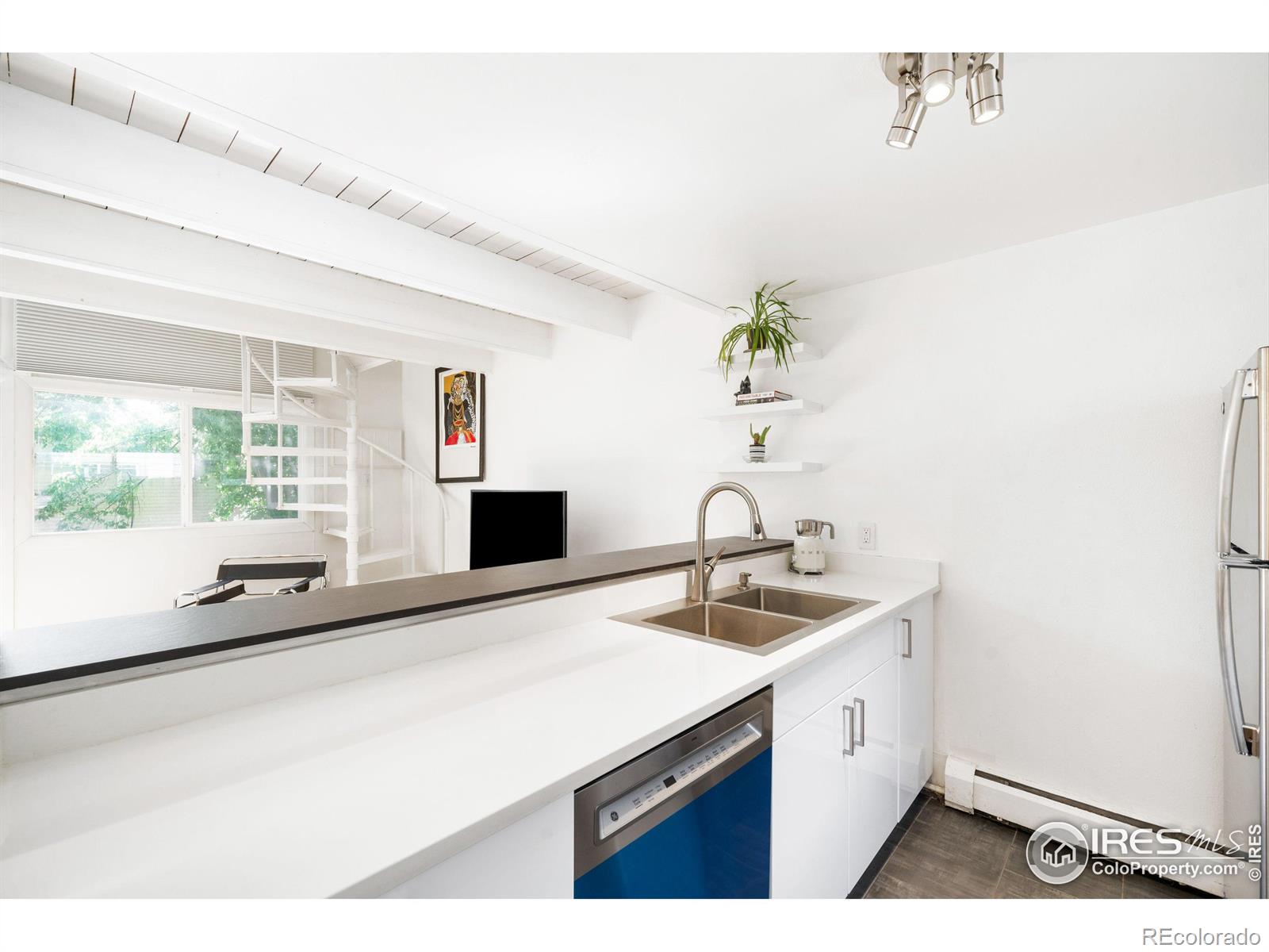 1842 Canyon Boulevard Unit: 211