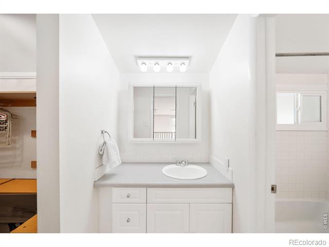 1842 Canyon Boulevard Unit: 211