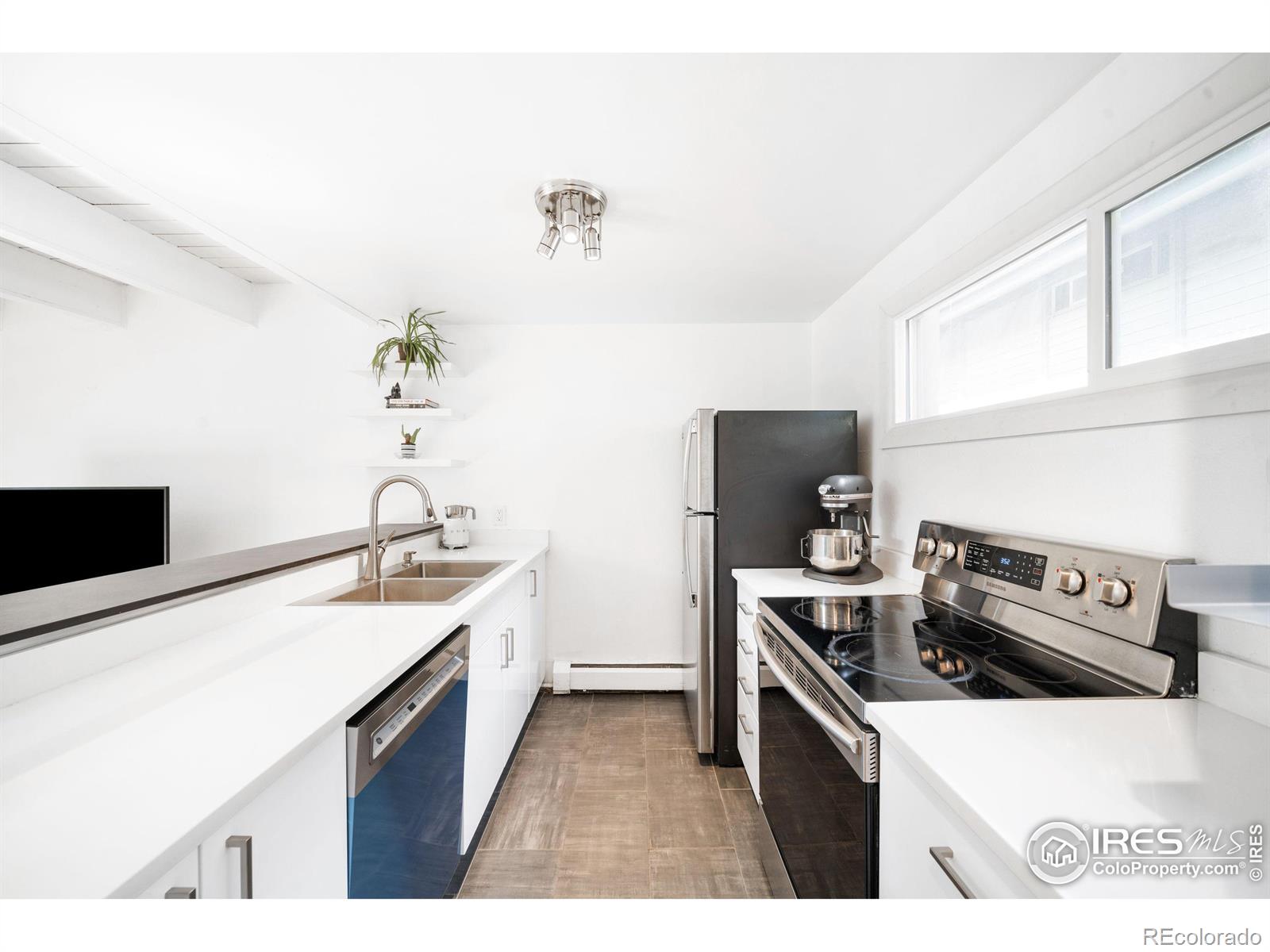 1842 Canyon Boulevard Unit: 211