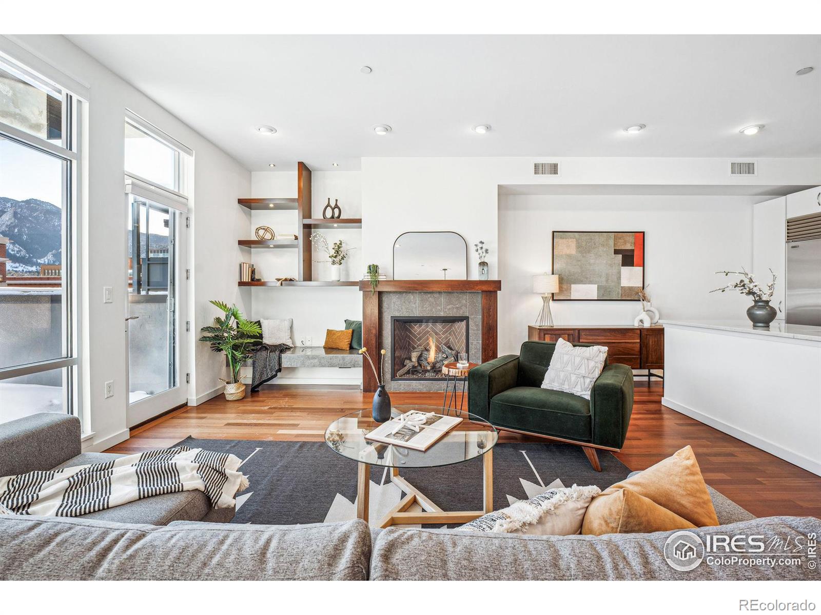 1505 Pearl Street Unit: 302