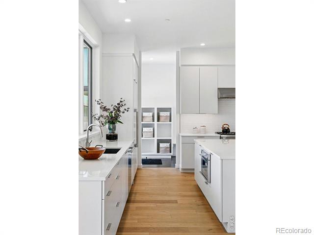 2125 Vine Avenue