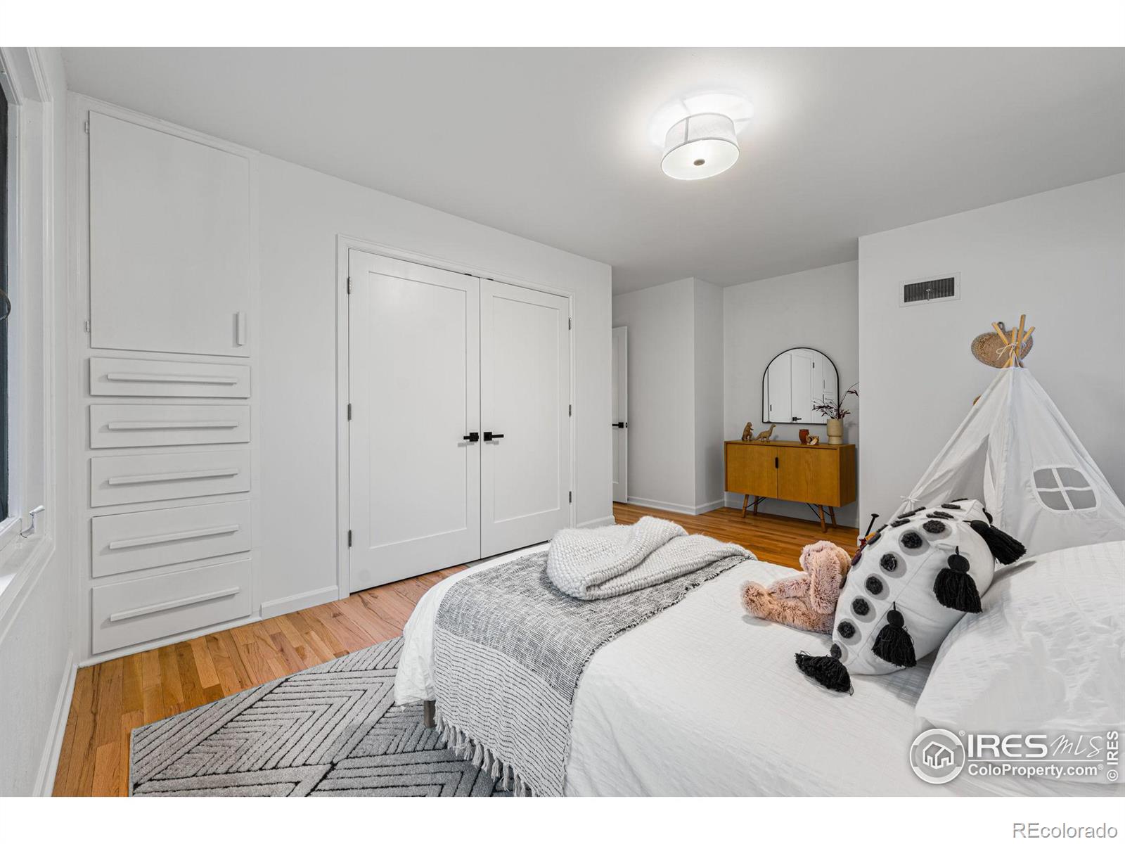 1500 Sunset Boulevard