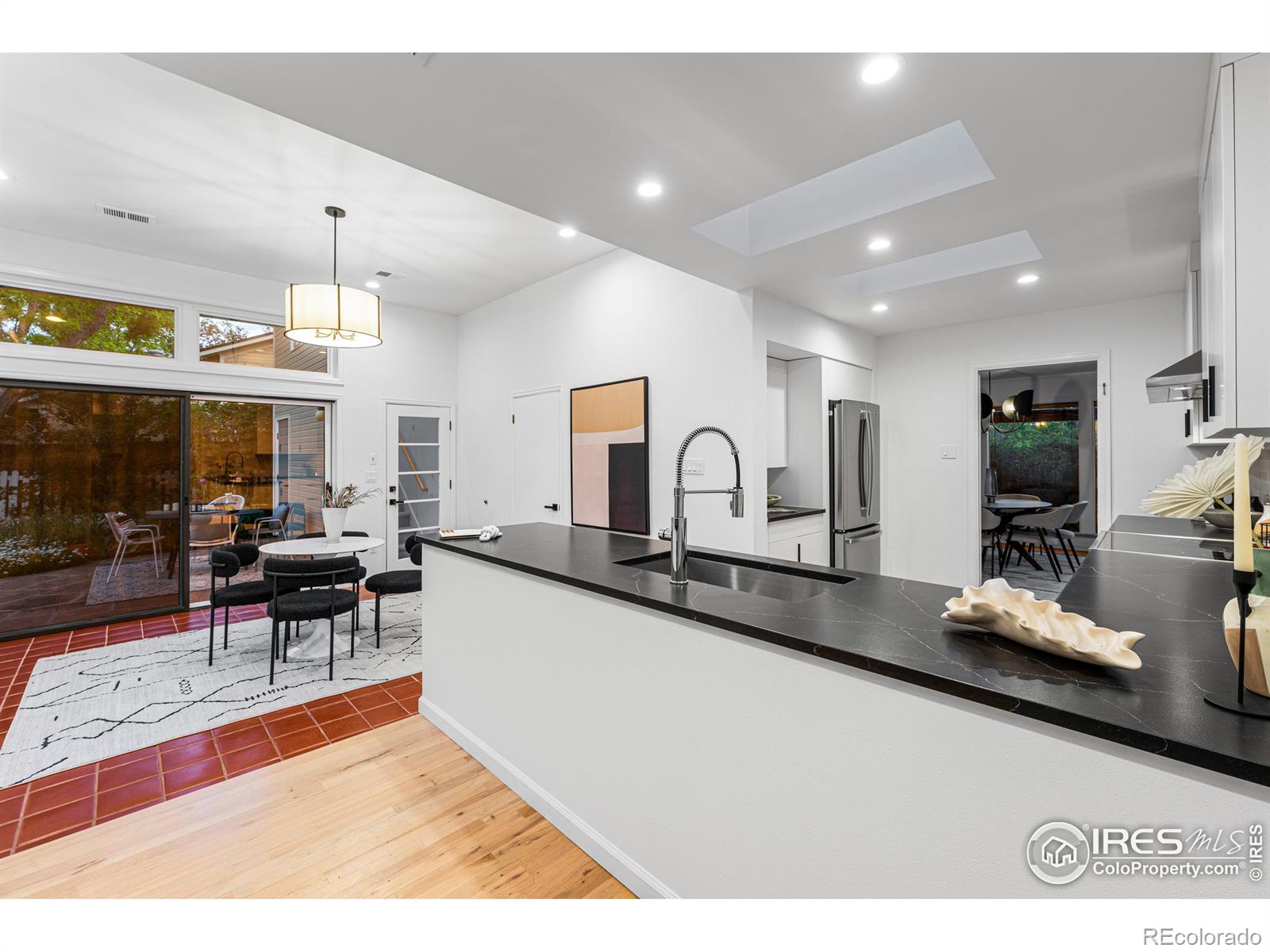 1500 Sunset Boulevard