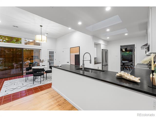 1500 Sunset Boulevard
