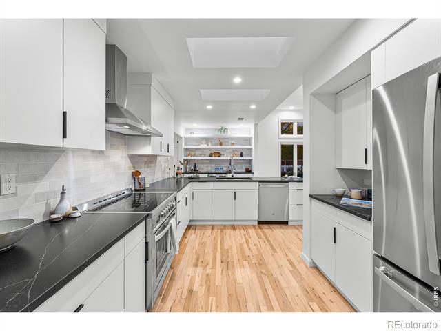 1500 Sunset Boulevard