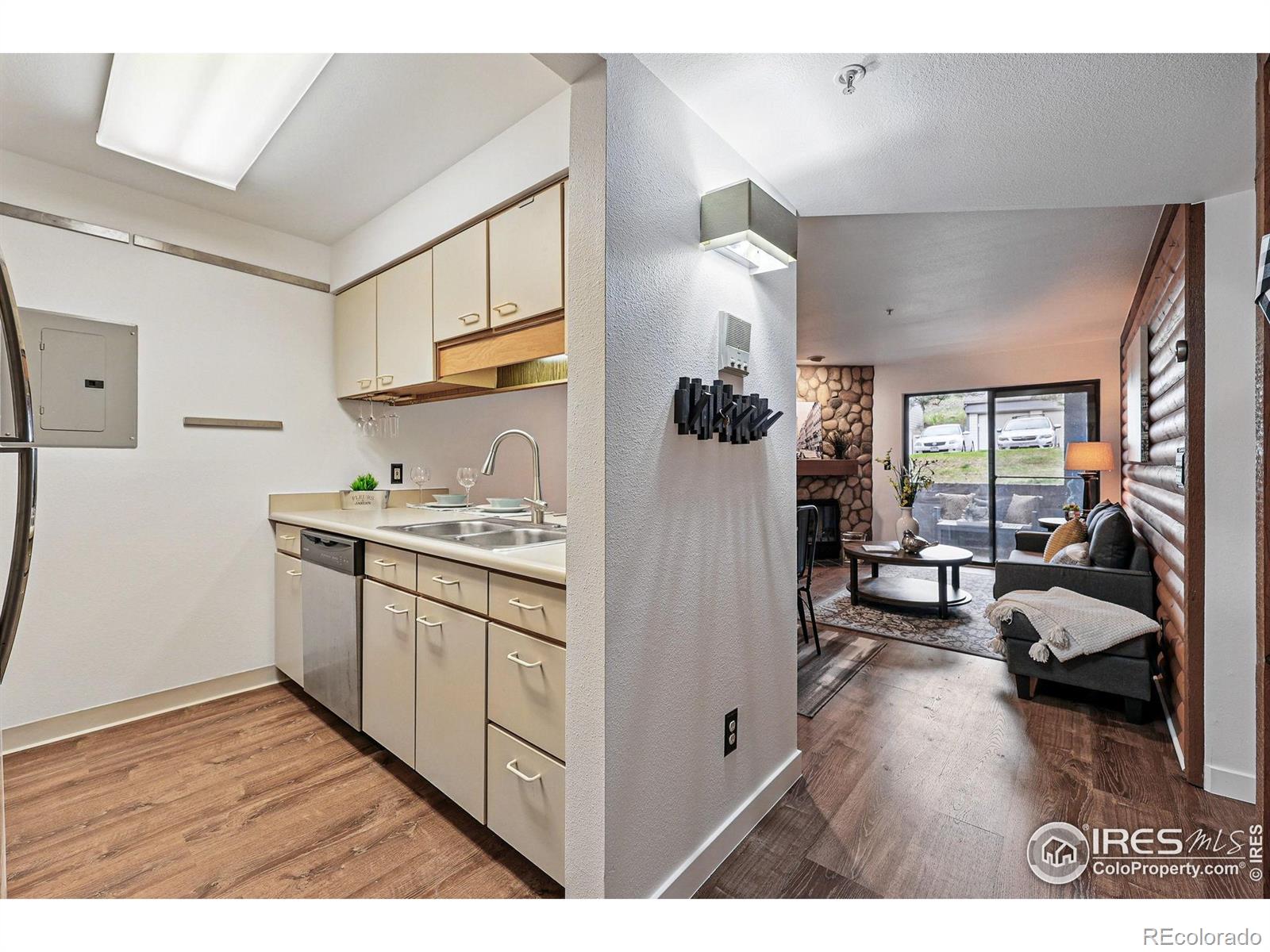 2727 Folsom Street Unit: 228