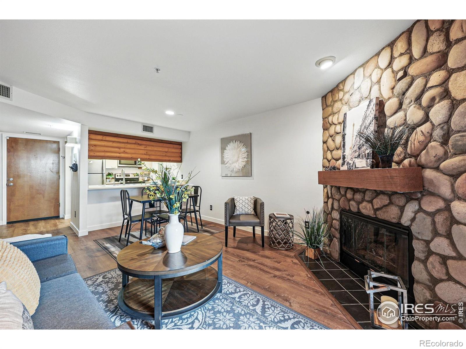 2727 Folsom Street Unit: 228