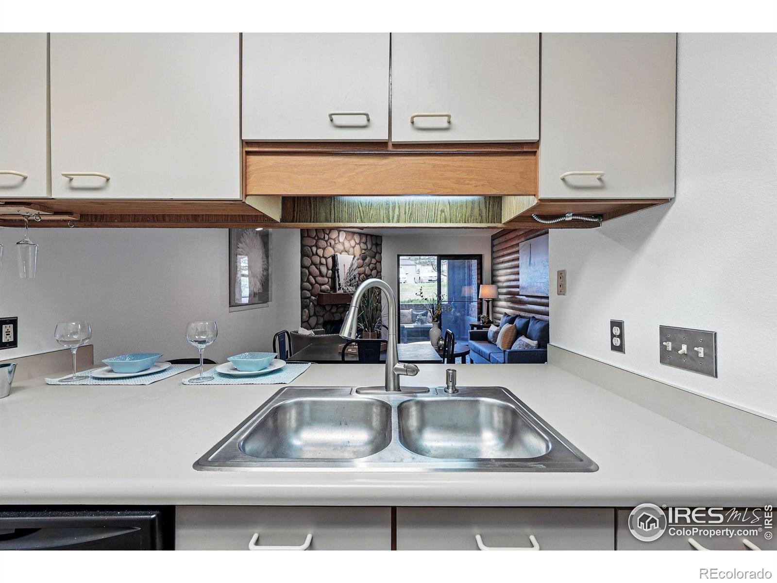 2727 Folsom Street Unit: 228