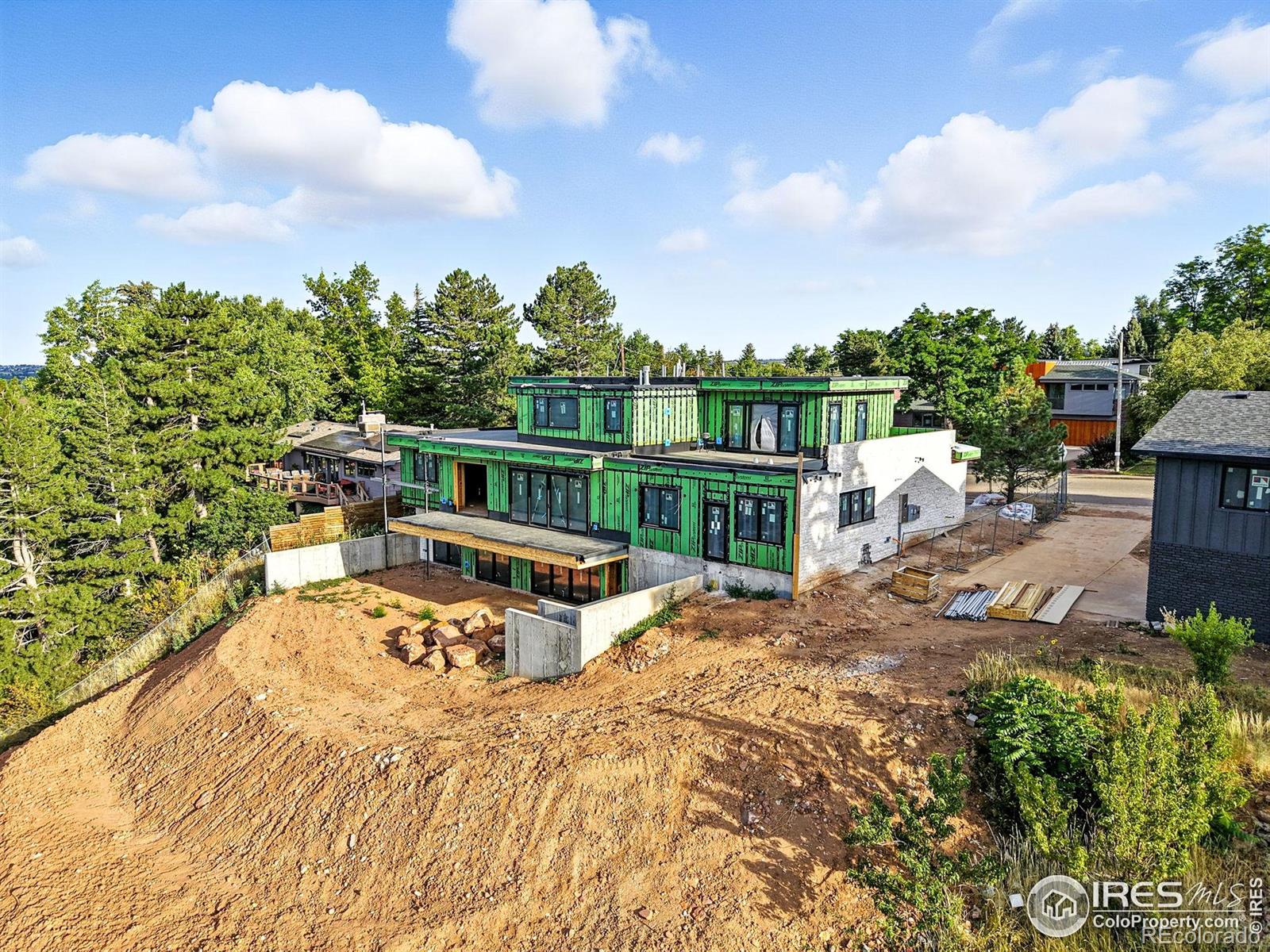 2955 Stanford Avenue