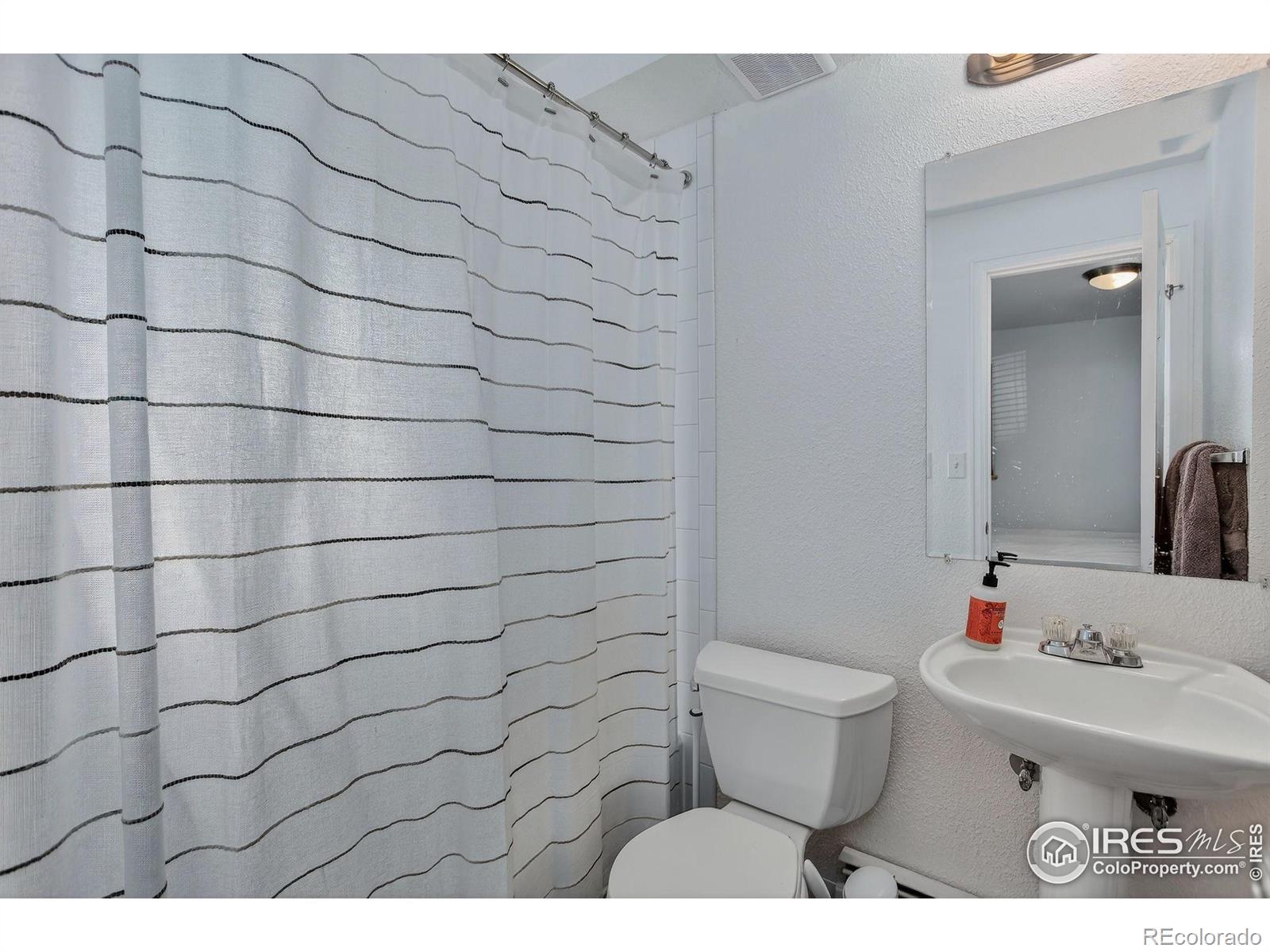 961 16th Street Unit: 2