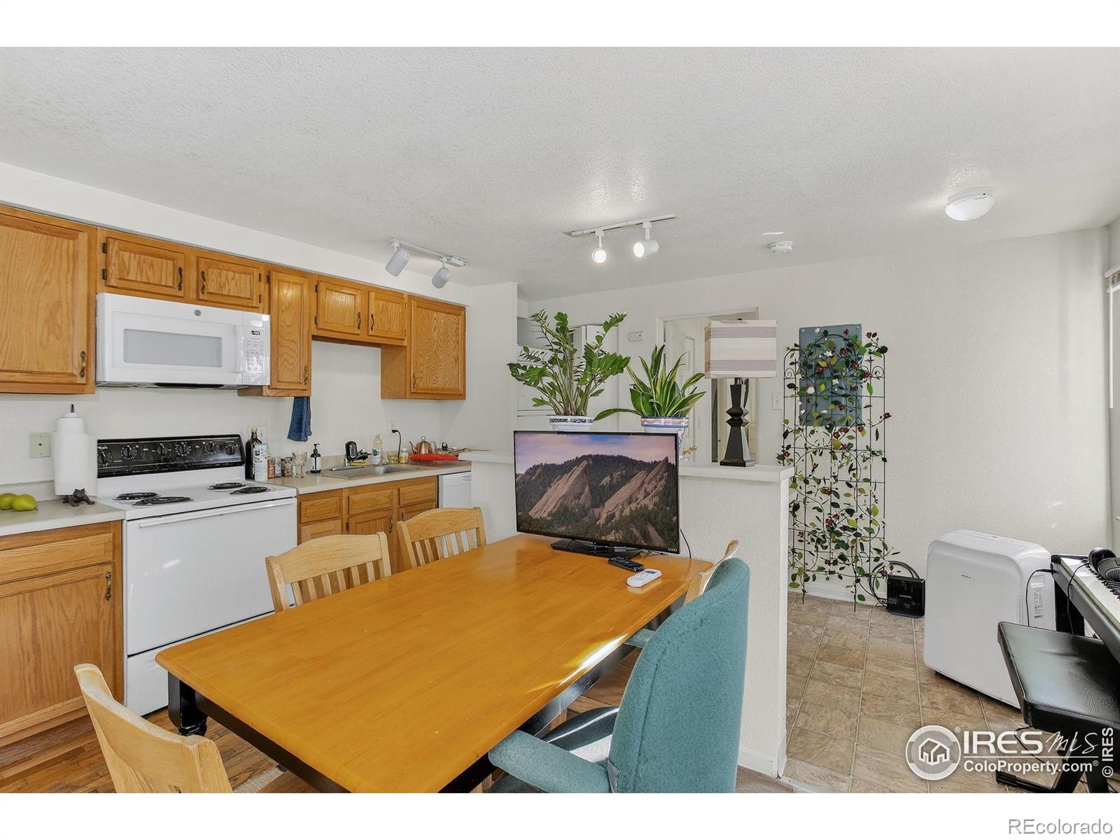 961 16th Street Unit: 5