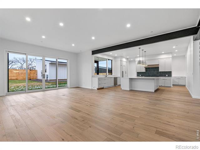 2155 Vine Avenue