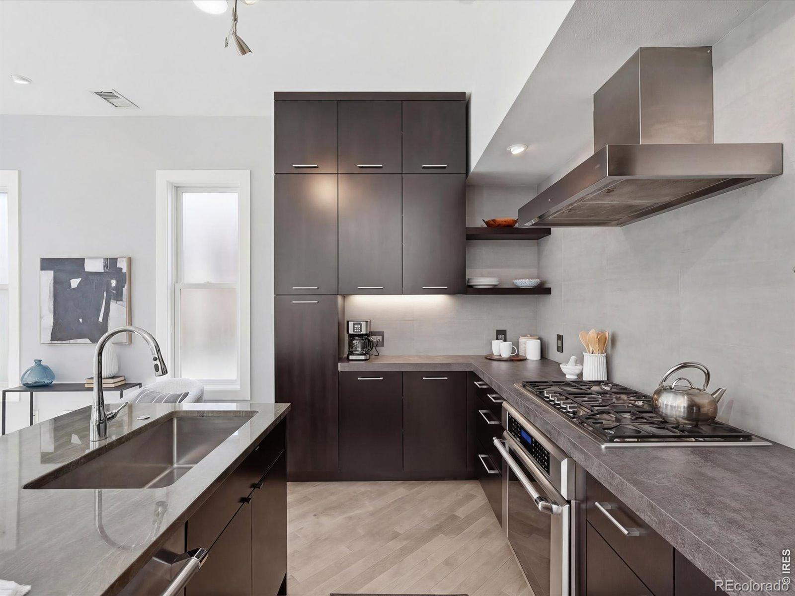 2336 Spruce Street Unit: 5