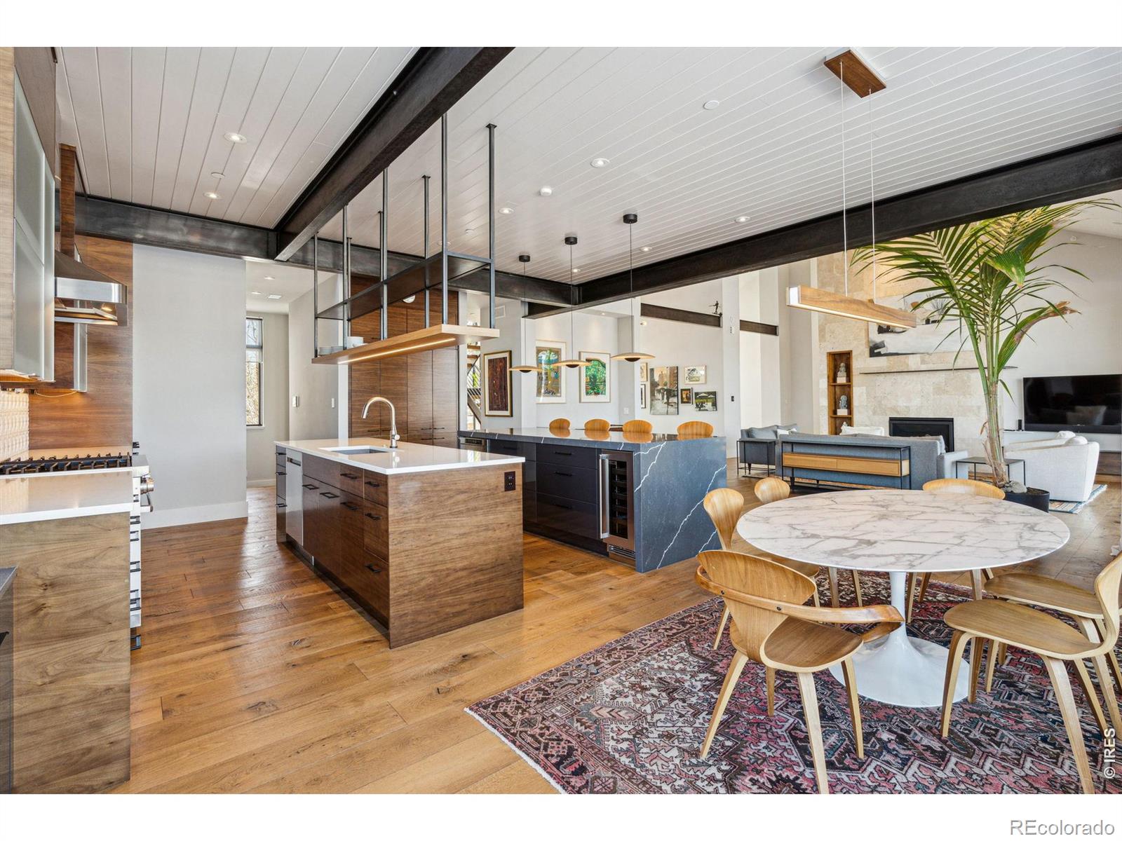 635 Paragon Drive